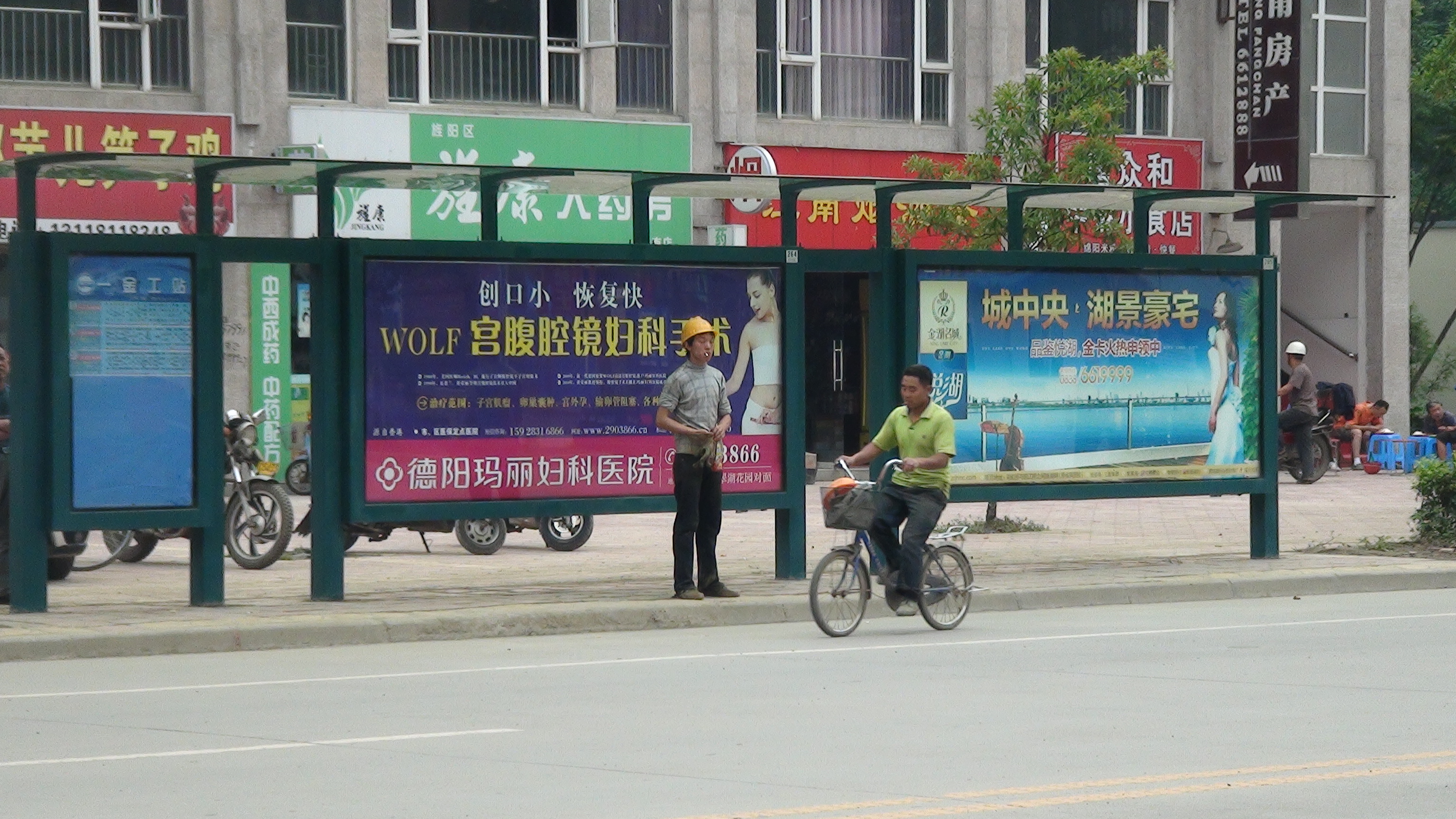 【鑫泰來候車亭】四川省德陽市鋼構(gòu)烤漆站臺(tái)項(xiàng)目完工