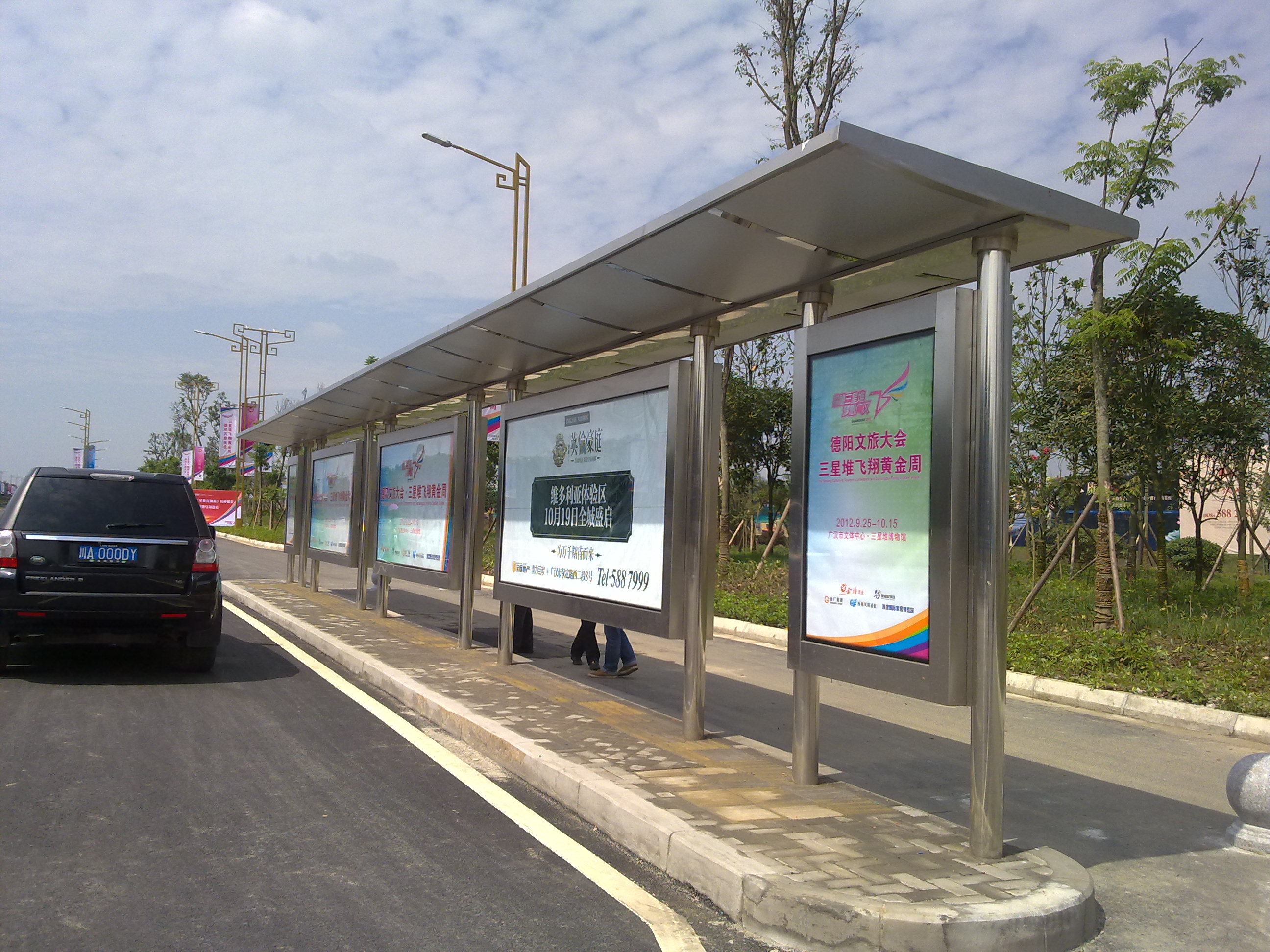 【鑫泰來候車亭】四川廣漢市不銹鋼公交站臺(tái)項(xiàng)目完工