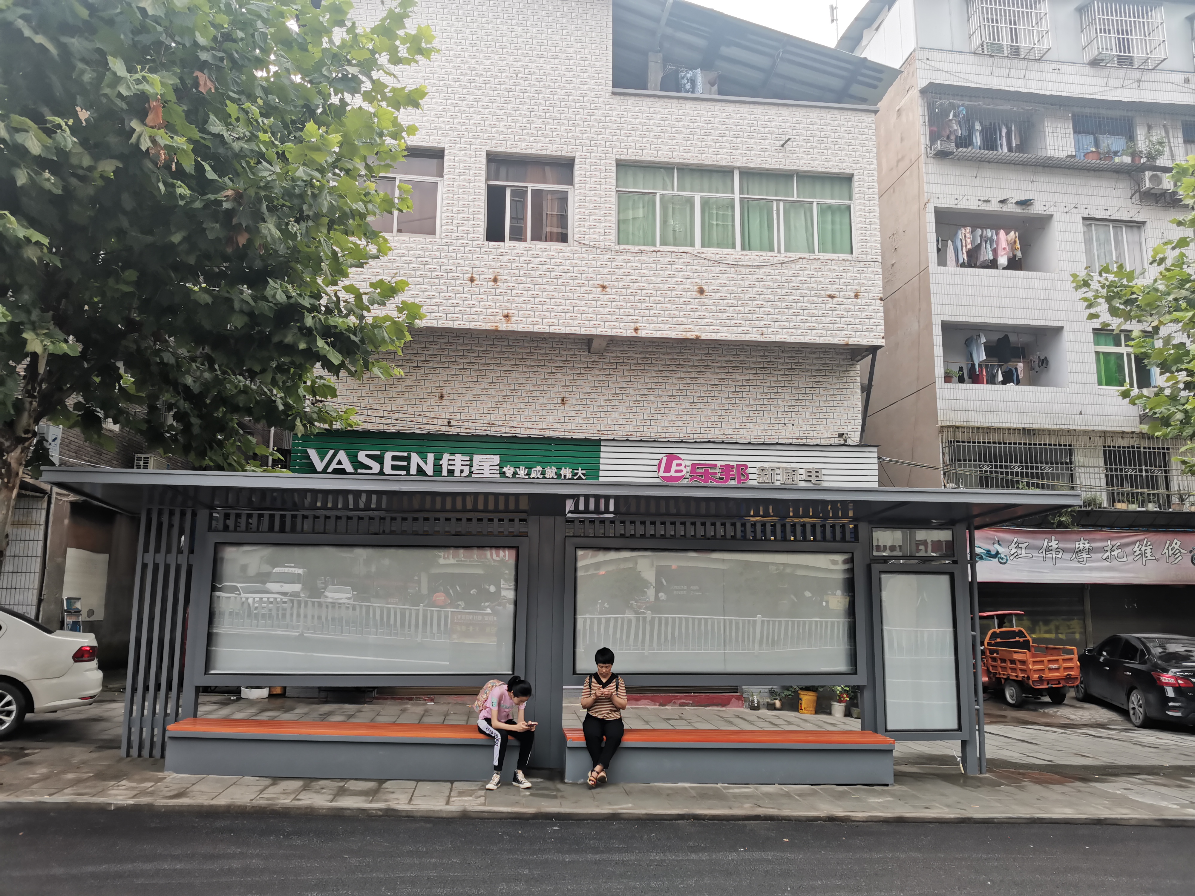 重慶石柱縣智慧公交候車亭改造施工中